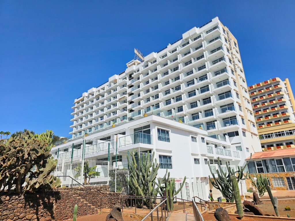 Frente terrazas y solarium hotel Europalace *** Sup en Playa del Ingles Gran Canaria