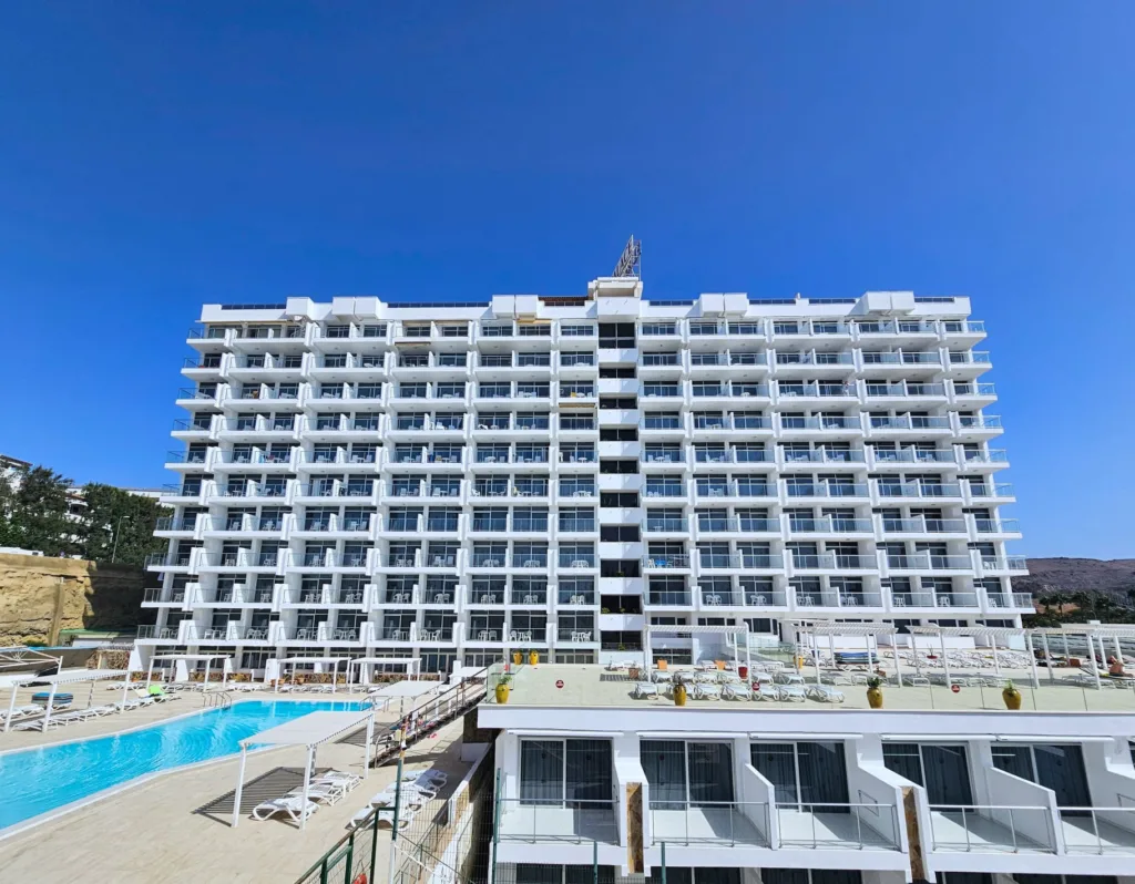 Frente terrazas y solarium hotel Europalace *** Sup en Playa del Ingles Gran Canaria